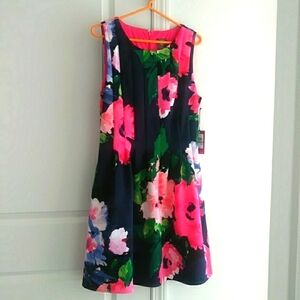 NWT Floral sleeveless dressed with pockets